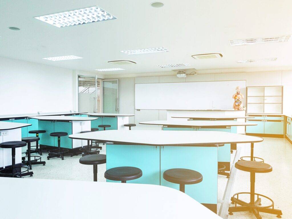 Mobilier de laboratoire 4